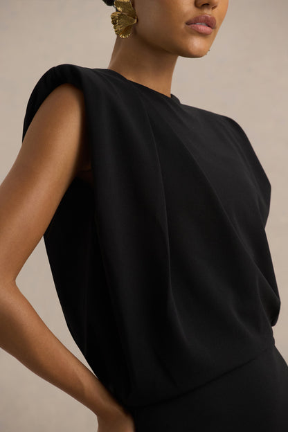 Meave | Vestido largo negro con escote barco y detalle drapeado