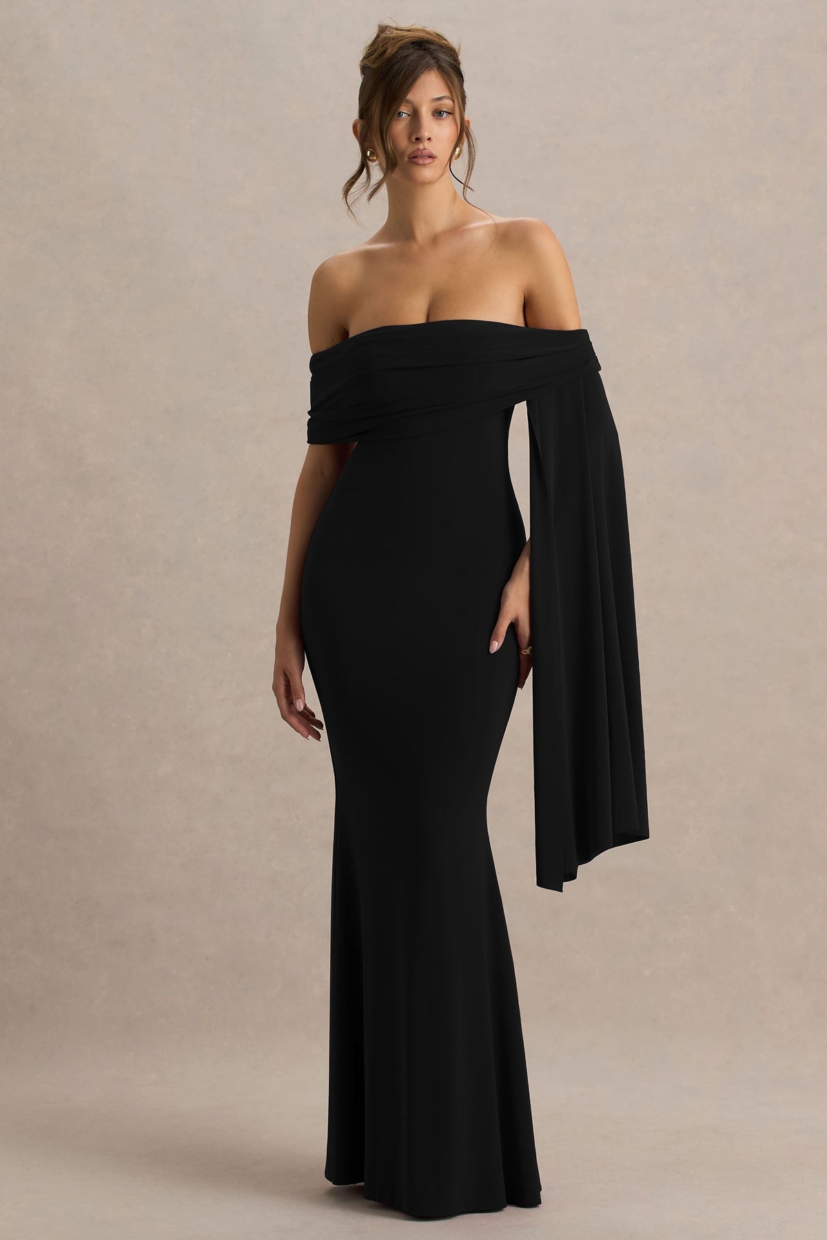 Saffina | Vestido Largo Negro con Escote Bardot y Detalle de Fajín