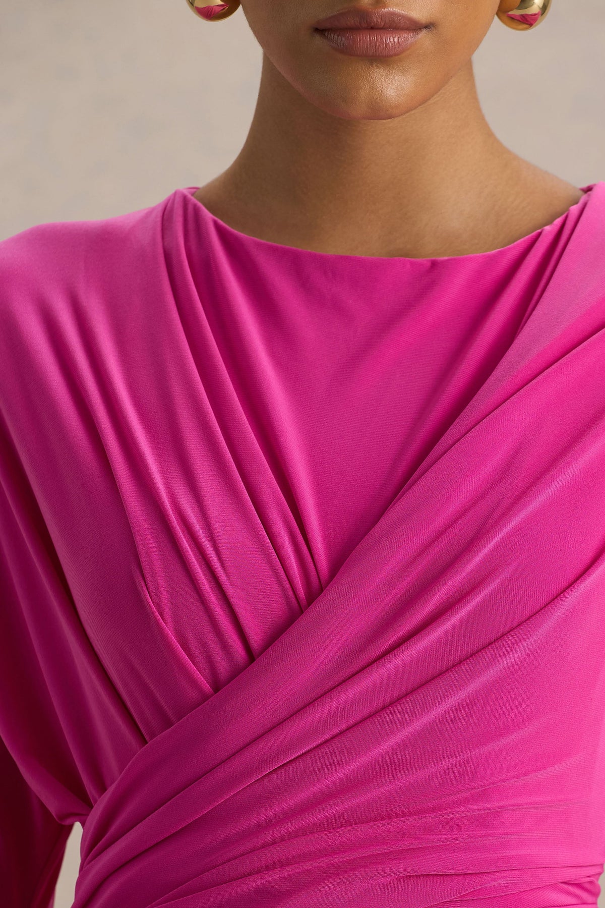 Regina | Vestido Largo Rosa Fucsia Regina con Escote Cortado y Drapeado