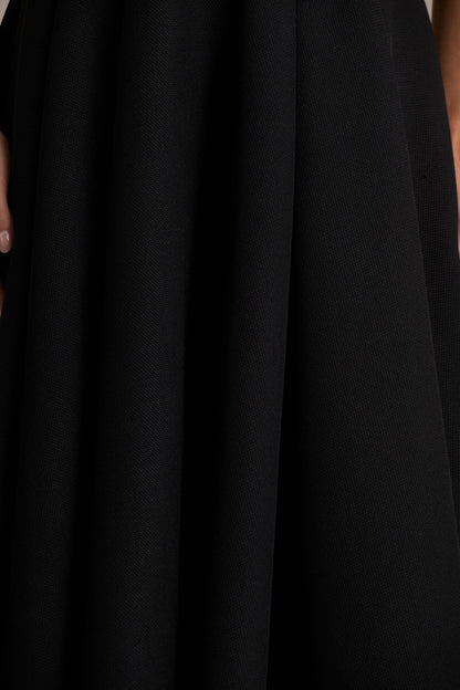 Alessa | Vestido Midi Negro Entallado con Escote Profundo