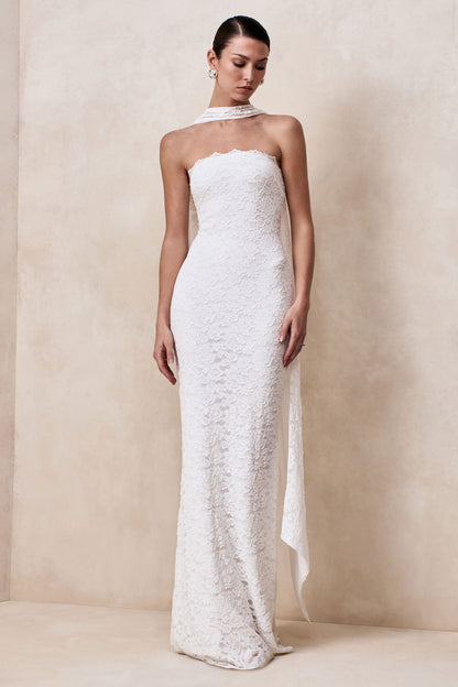 Massima | Vestido Largo Blanco De Encaje Premium Con Escote Bandeau [not translated] Y Detalle Pañuelo