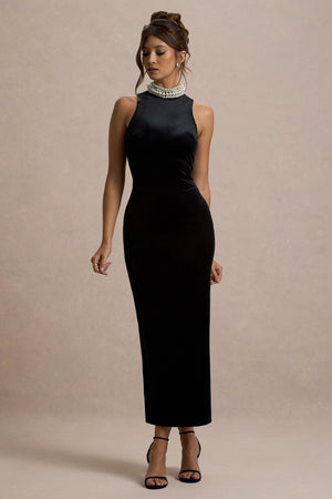 Audrine | Vestido largo de terciopelo negro y detalle de collar de perlas integrado