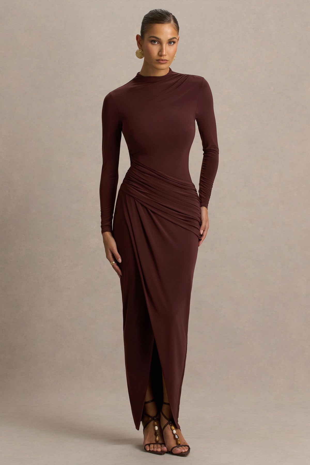 Zephyra | Vestido Largo Marrón Con Escote Alto Cruzado