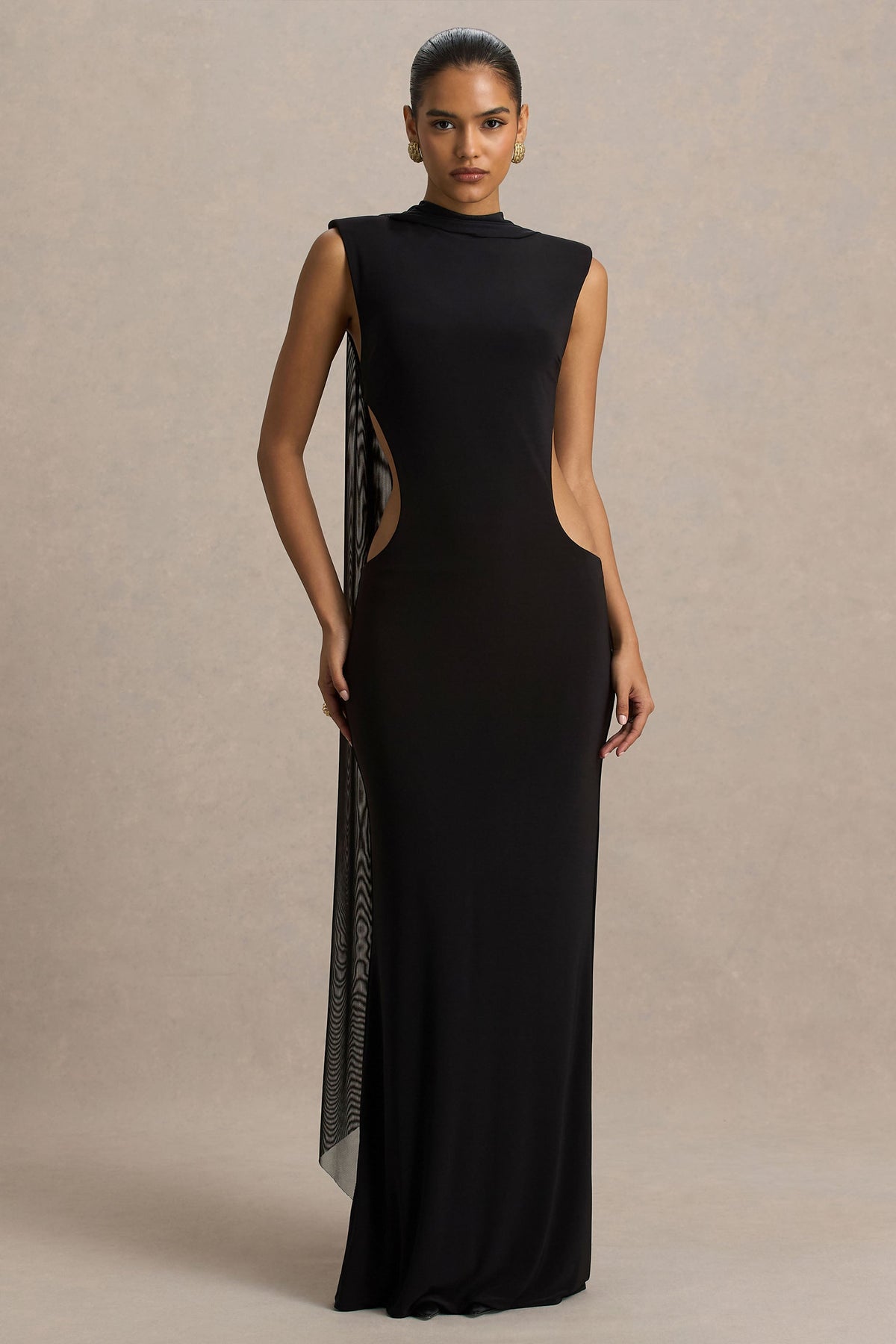 Katara | Vestido Largo Negro de Cuello Alto con Recortes