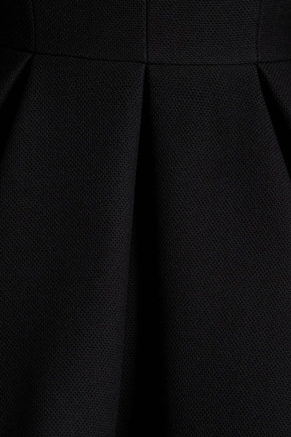 Katt | Vestido Corto Negro Entallado con Escote Profundo