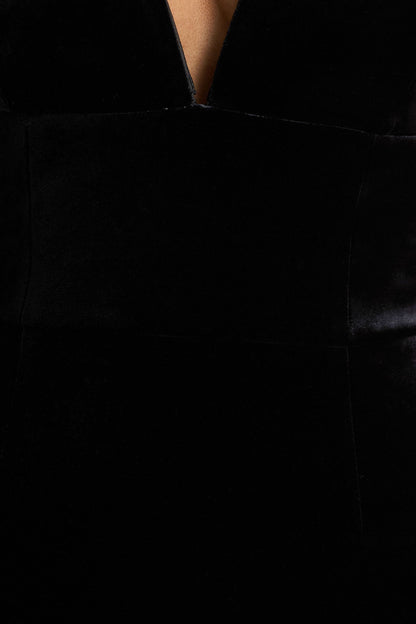 Yolanda | Vestido largo de terciopelo negro con escote corazón