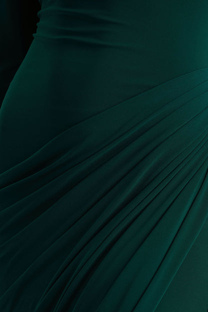 Betsy | Vestido Largo De Cuello Alto En Verde Botella Con Abertura Frontal y Detalle Fruncido
