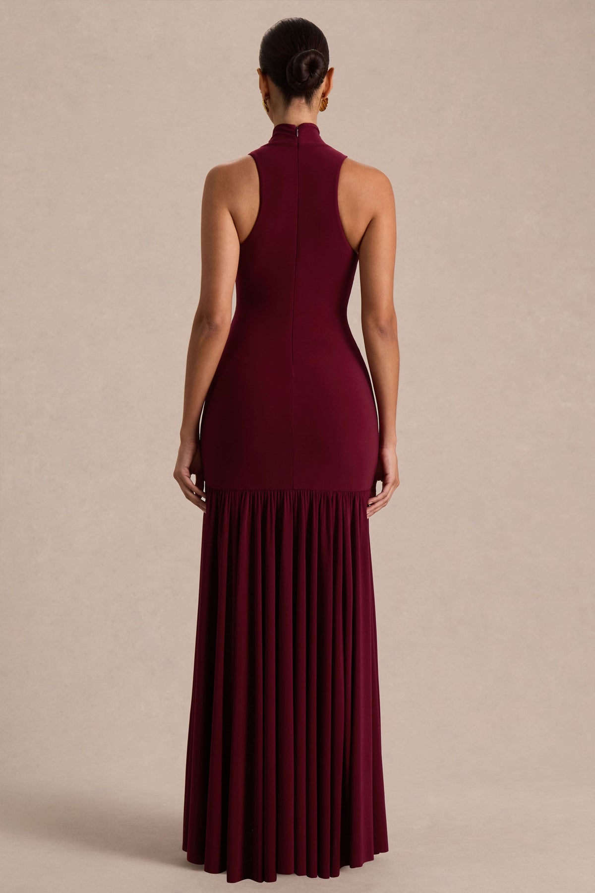 Tasmin | Vestido Largo color Burdeos con Cuello Alto y Cintura Caída