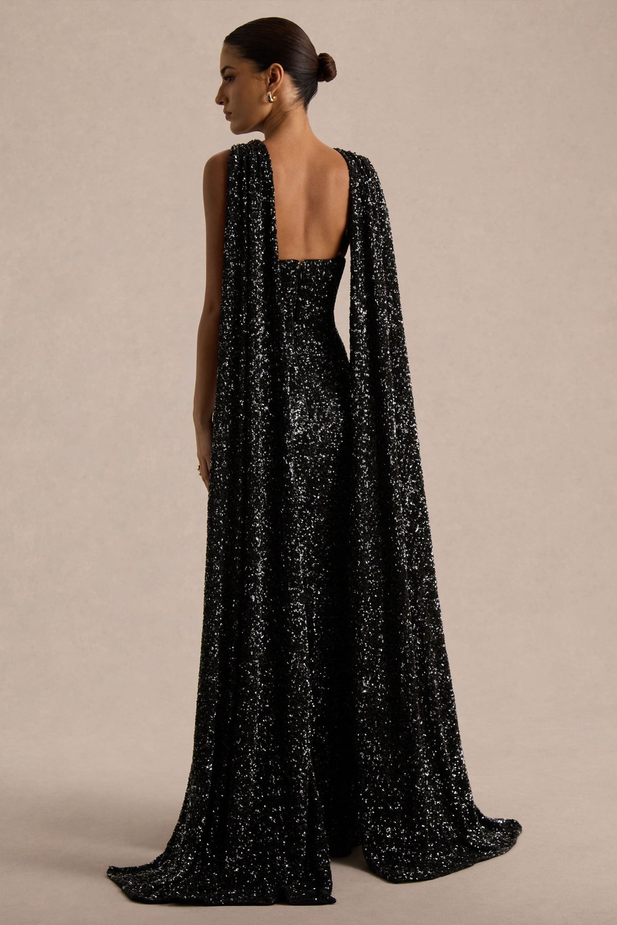 Renelle | Vestido Largo de Lentejuelas Negras y Escote Halter