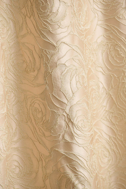 Hypnotic | Vestido Midi Dorado de Jacquard con Escote Bandeau y falda plisada