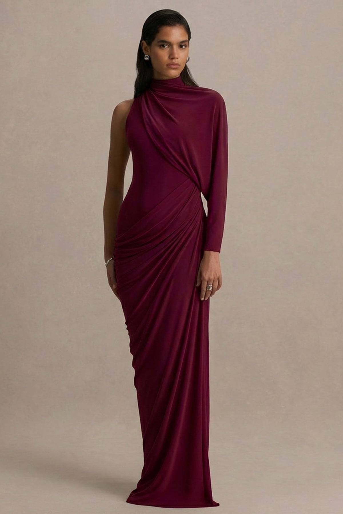 Aphra | Vestido Largo burdeos con escote alto y manga capa