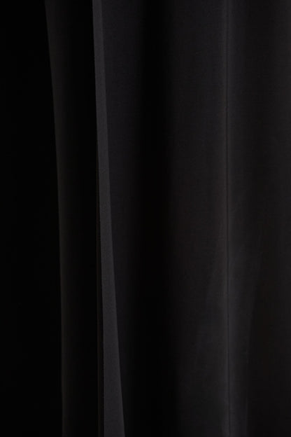 Zara | Mono negro con escote cuadrado y mangas tipo capa