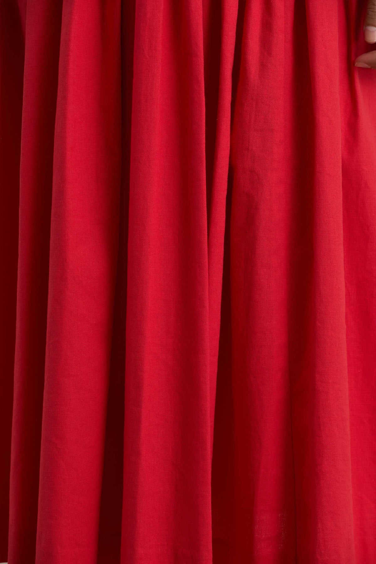 Macie | Vestido Midi Rojo con Escote en Corazón y Mangas Abullonadas