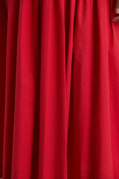 Macie | Vestido Midi Rojo con Escote en Corazón y Mangas Abullonadas