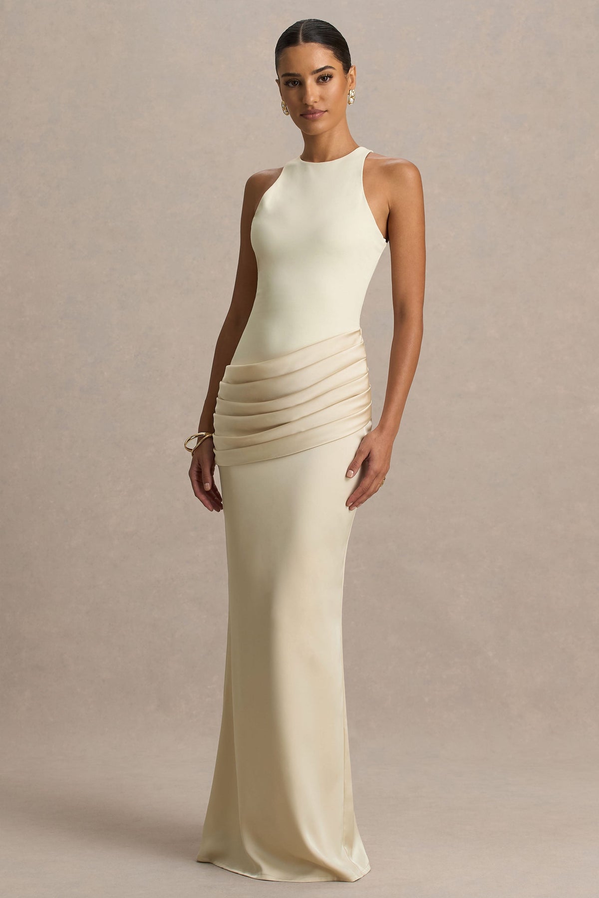 Akari | Vestido Largo Crema de Cuello Redondo con Falda de Satén