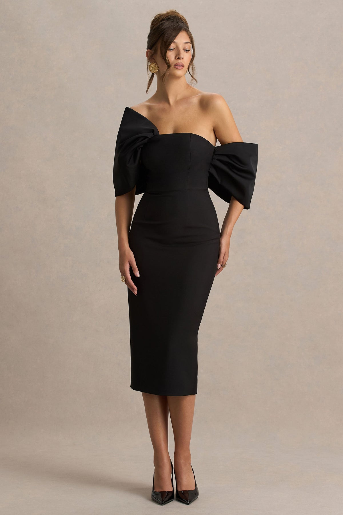 Lucille | Vestido midi negro con escote bardot asimétrico