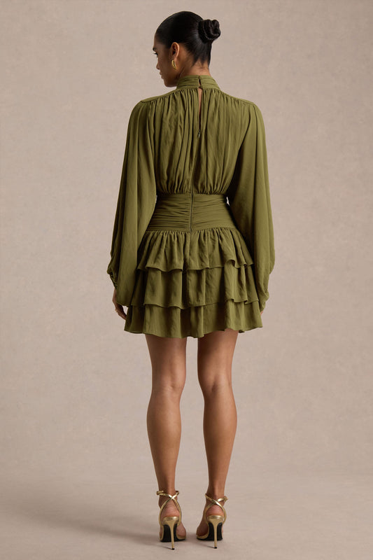 Imma | Vestido corto de cuello alto en color oliva con detalles de volantes