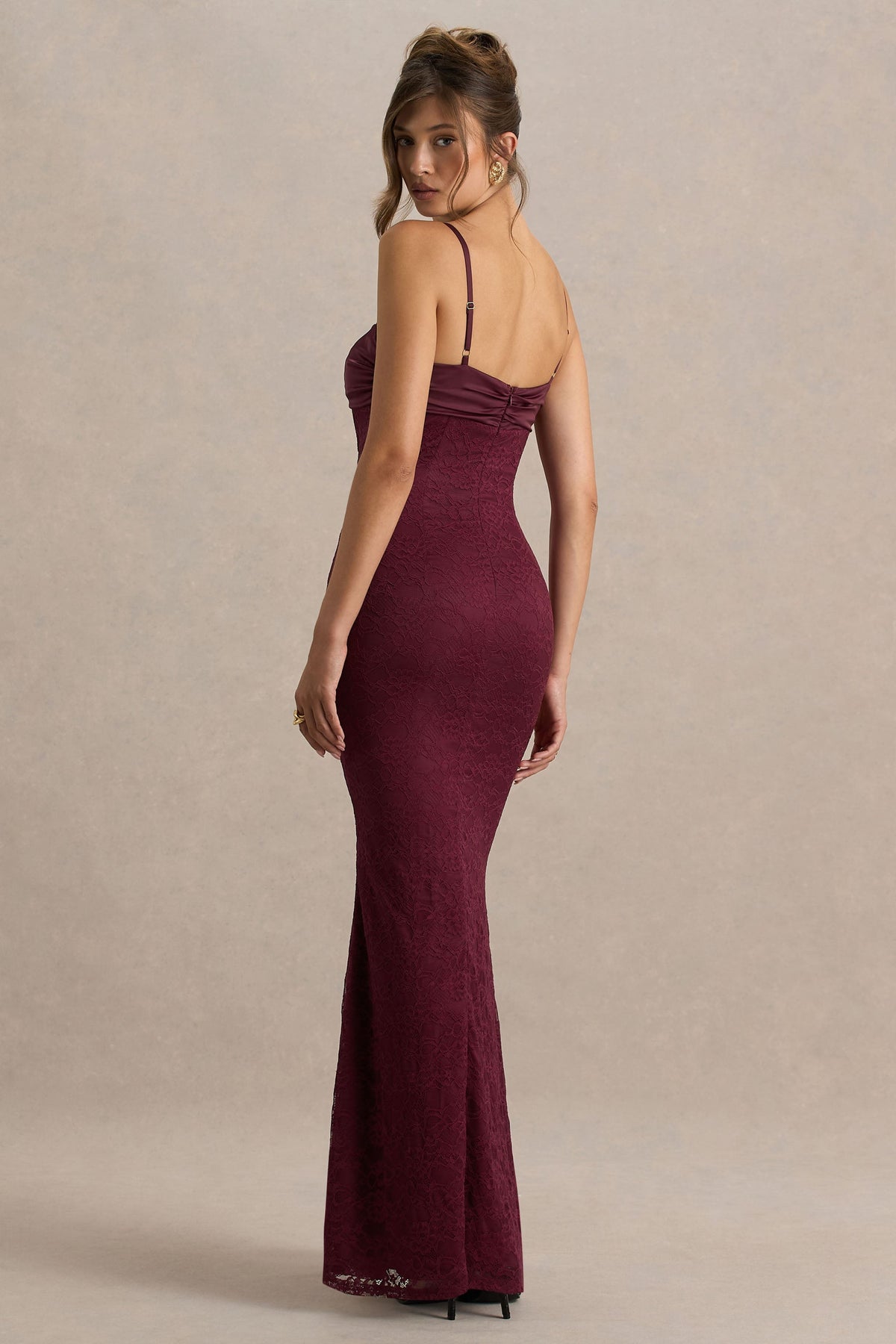 Juana | Vestido Largo de Encaje y Satén Burdeos con Escote Corazón