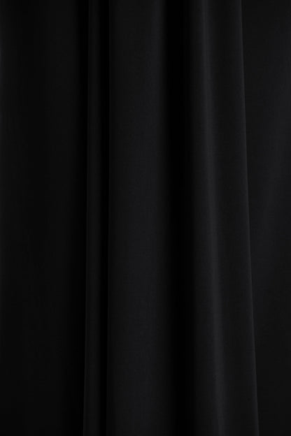 Flashy | Vestido Largo negro con escote pronunciado y detalles fruncidos