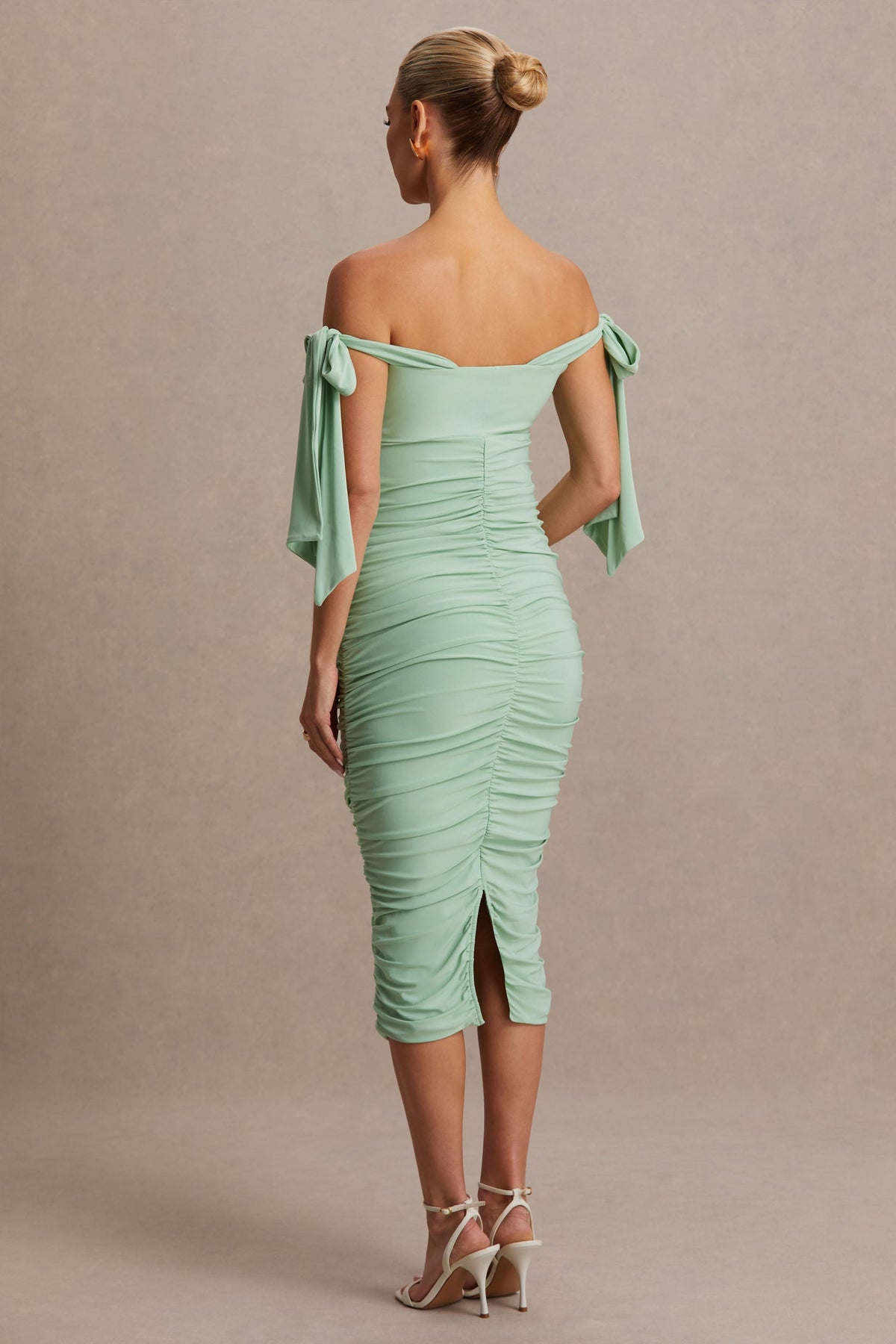 Chandelier | Vestido Midi premamá en verde Claro con Escote Bardot y Detalles de Lazo
