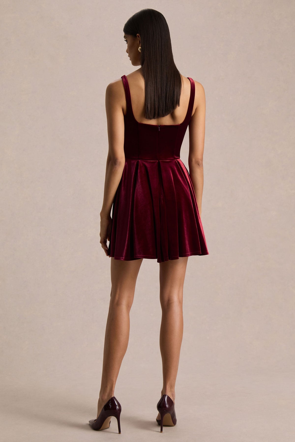 Roxanne | Vestido Corto de Terciopelo Burdeos con Escote Cuadrado