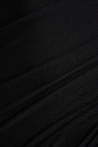 Amoura | Vestido largo negro con mangas drapeadas y escote cuadrado