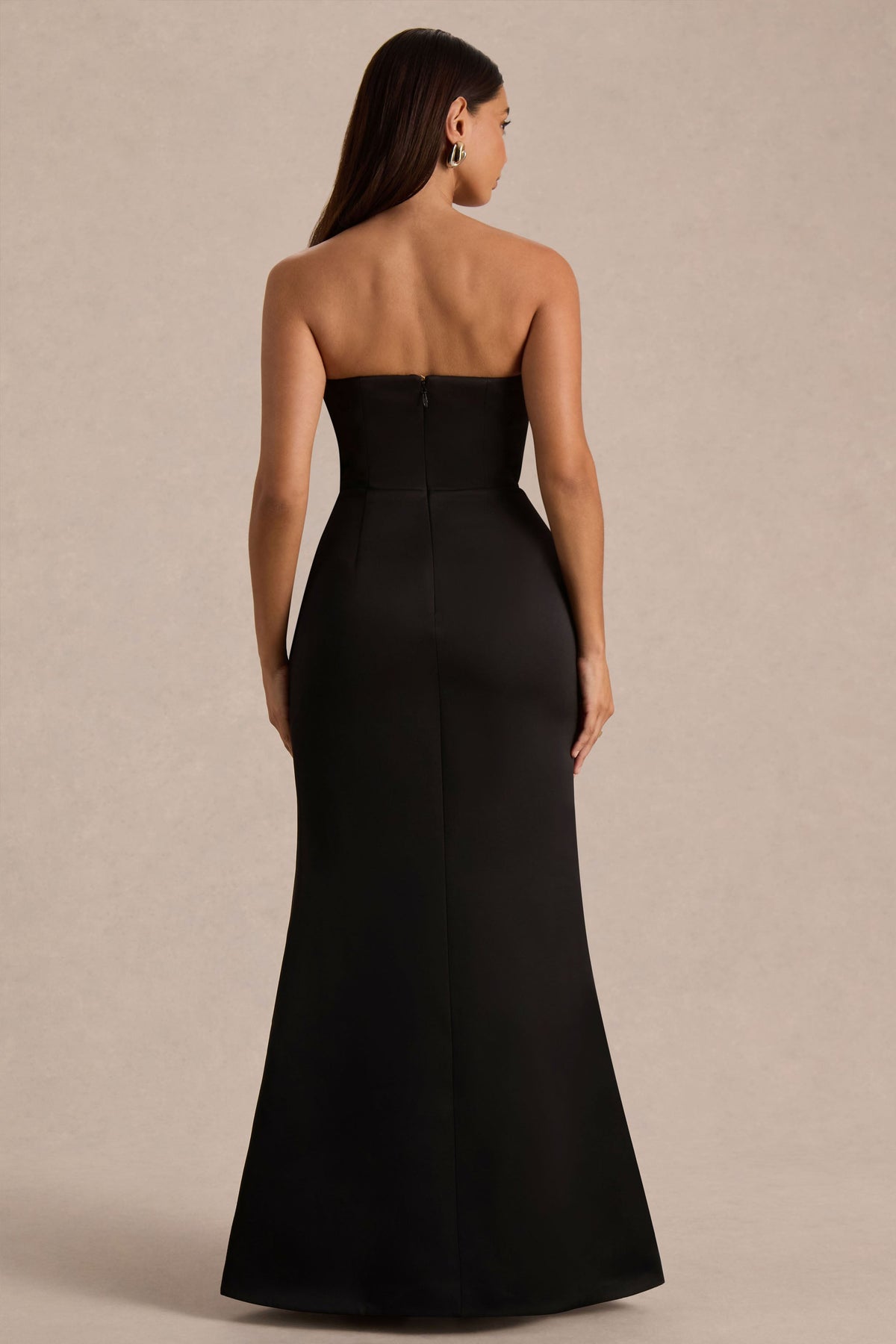 Sonata | Vestido Largo Negro de Satén con Escote Bandeau y Falda Tulipán