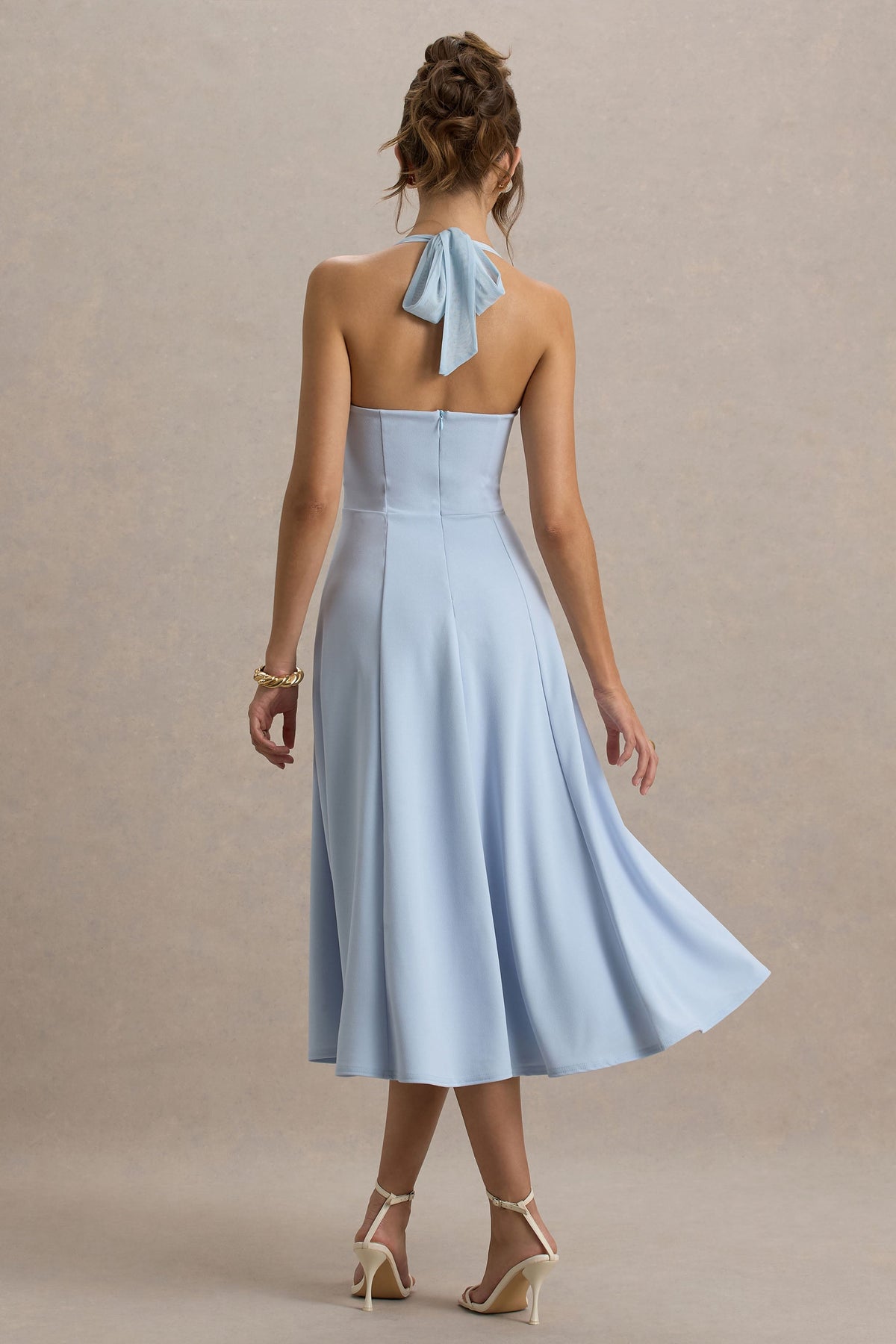 Auburn | Vestido midi azul bebé con escote halter de malla con lazo