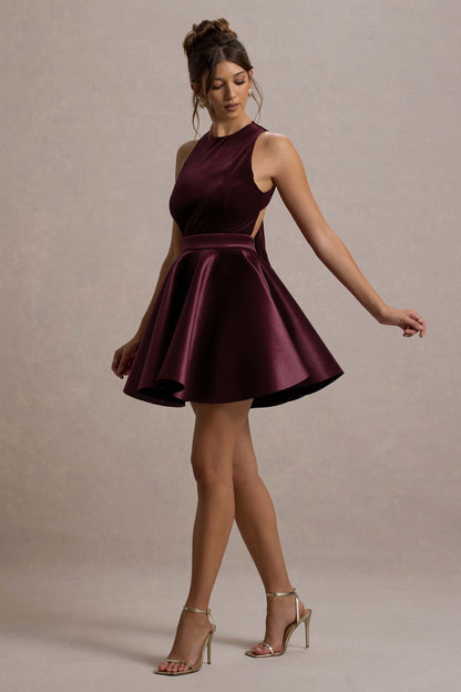 Mackie | Vestido corto de terciopelo con espalda al aire y falda de vuelo en color burdeos