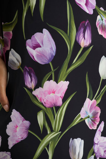 Svana | Vestido largo Asimétrico con Escote Halter en Satén Floral Negro