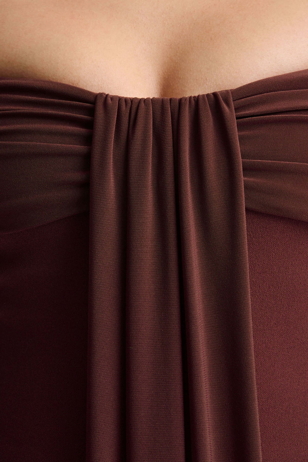 Dearest | Vestido Midi Marrón con Escote Bardot