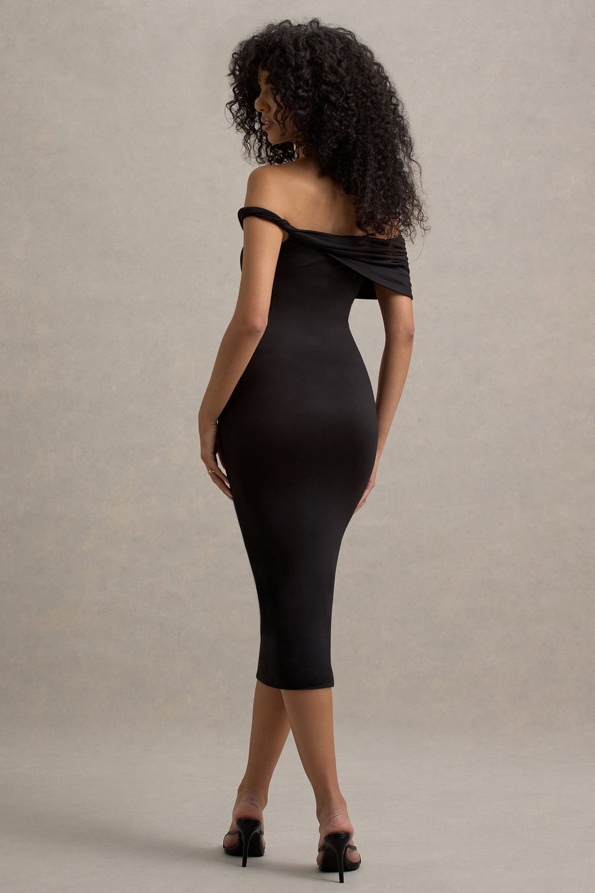 Skye | Vestido midi negro entallado con escote bardot