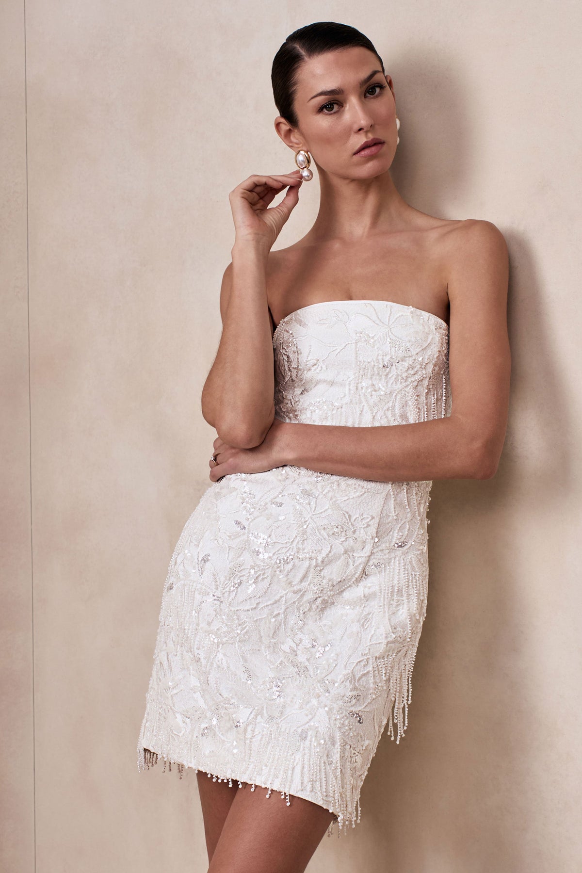 Paulina | Vestido Corto Blanco Adornado Con Escote Palabra De Honor