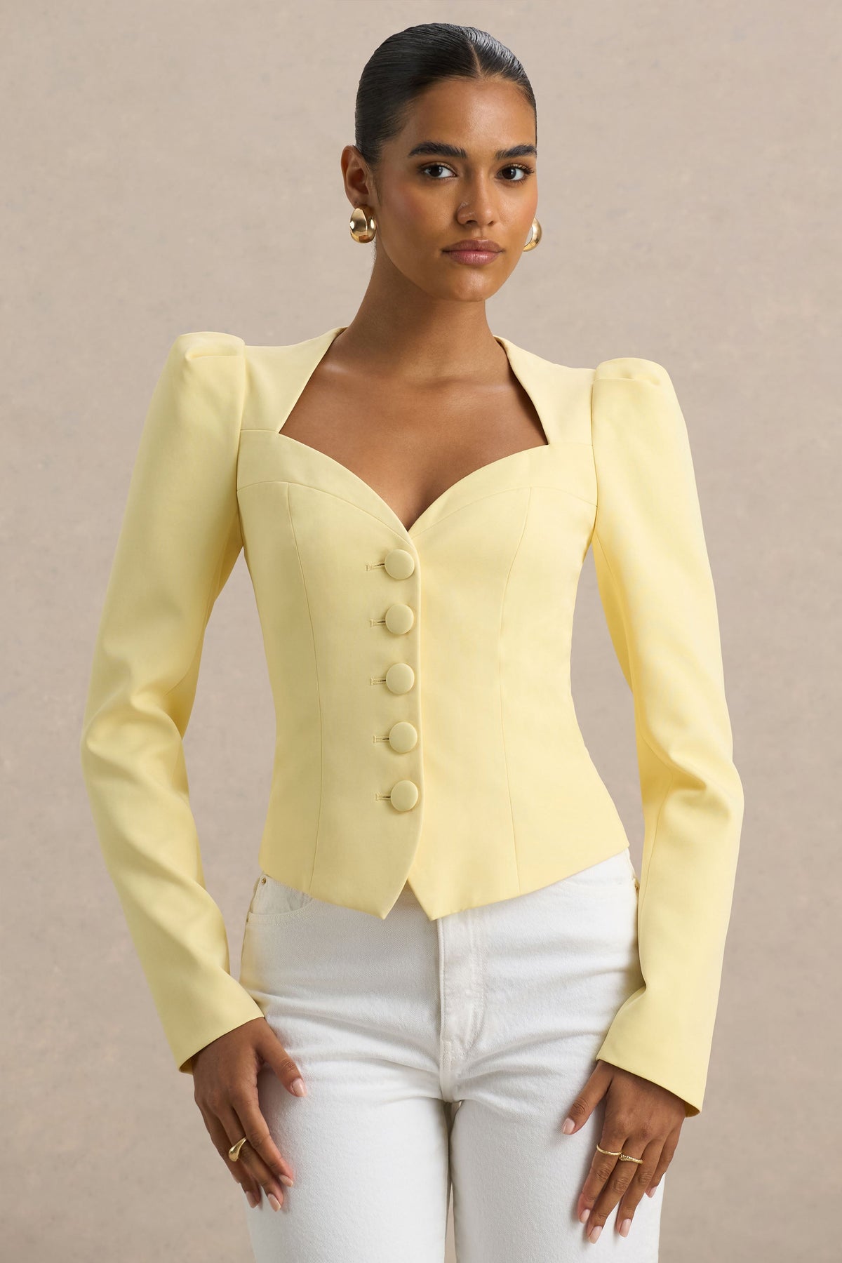 Olympia | Top de manga larga amarillo con escote corazón y detalle de botones forrados