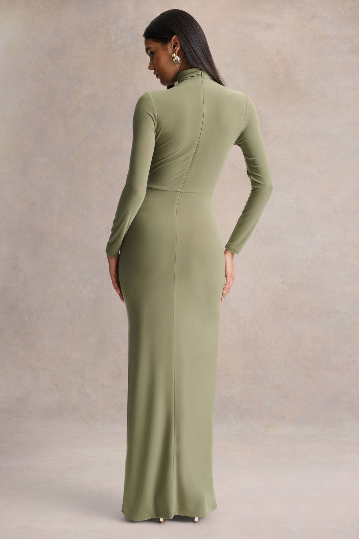 Persis | Vestido Largo Verde Oliva de Cuello Alto con Detalles Fruncidos