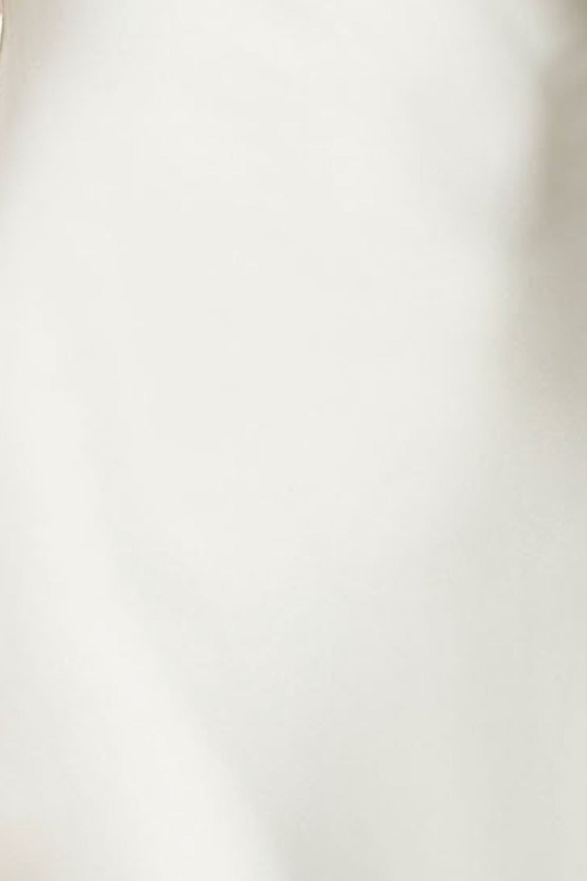 Maelia | Vestido largo de satén color crema con escote drapeado y tirantes adornado