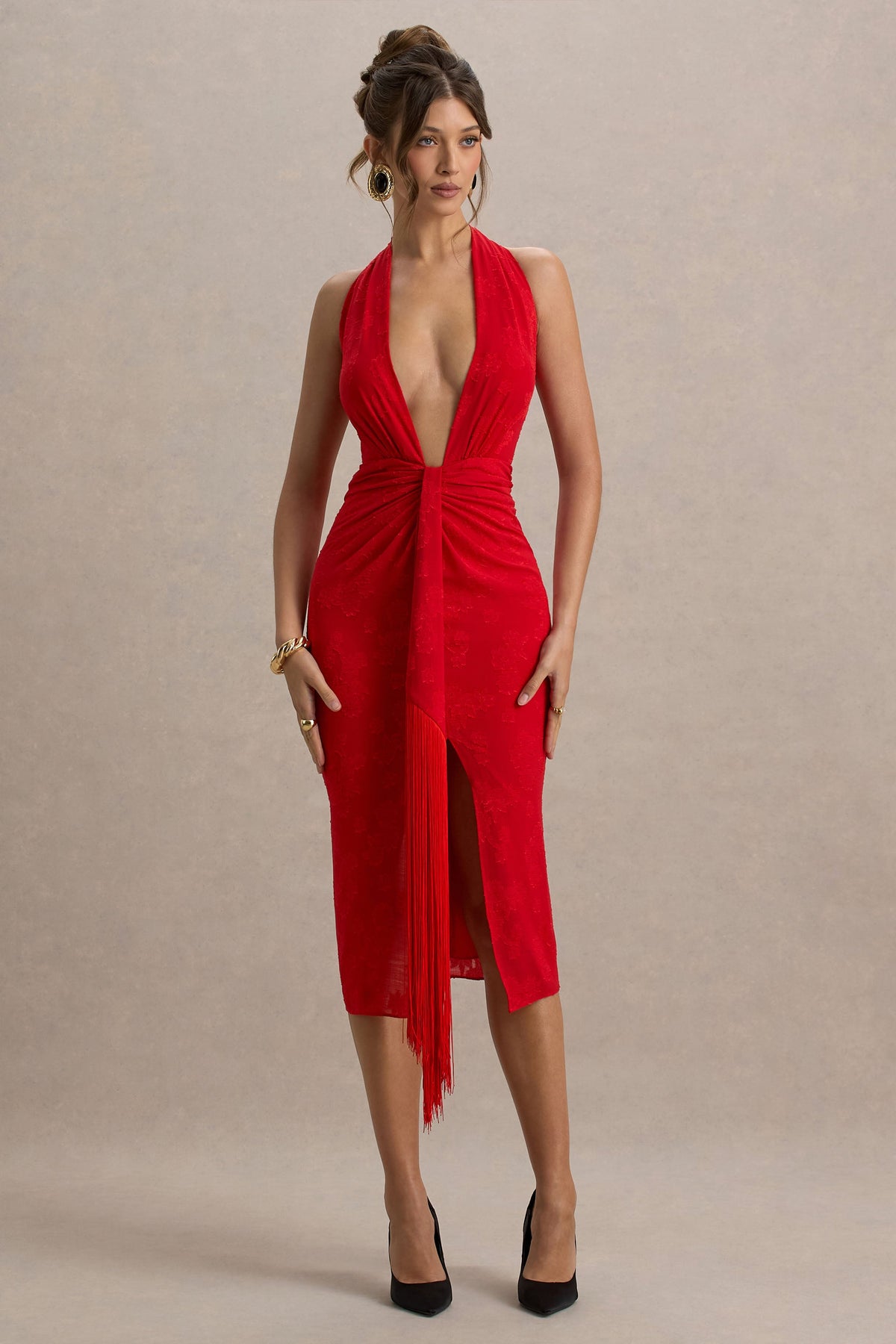 Auria | Vestido rojo midi con escote pronunciado y detalle de nudo con flecos