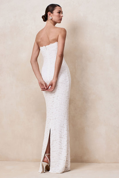 Massima | Vestido Largo Blanco De Encaje Premium Con Escote Bandeau [not translated] Y Detalle Pañuelo