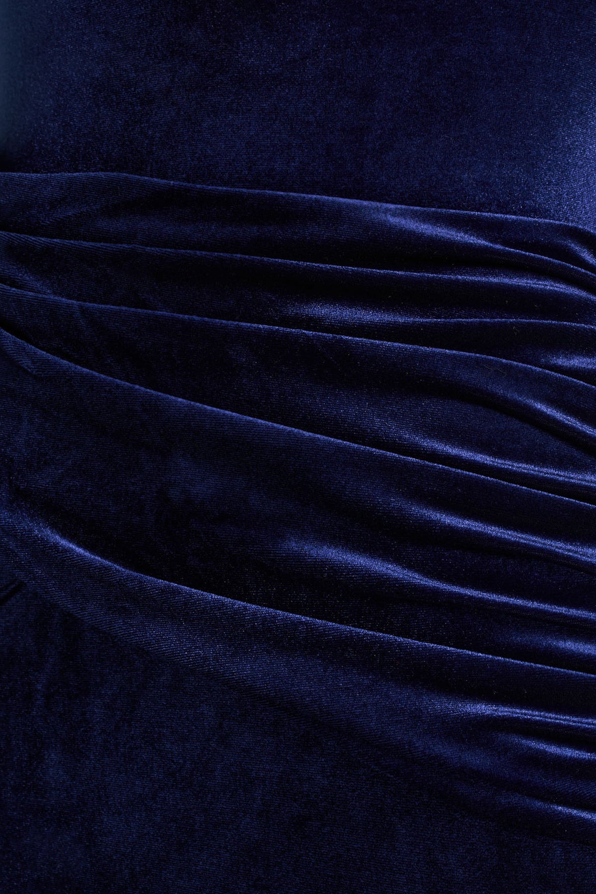 Eirene | Vestido midi de terciopelo azul con escote asimétrico