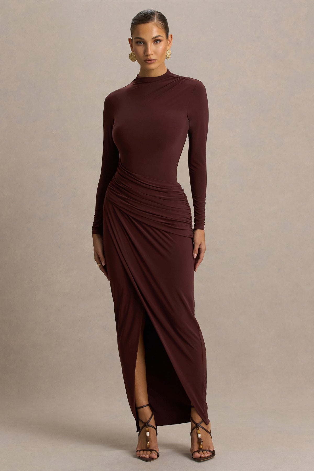 Zephyra | Vestido Largo Marrón Con Escote Alto Cruzado