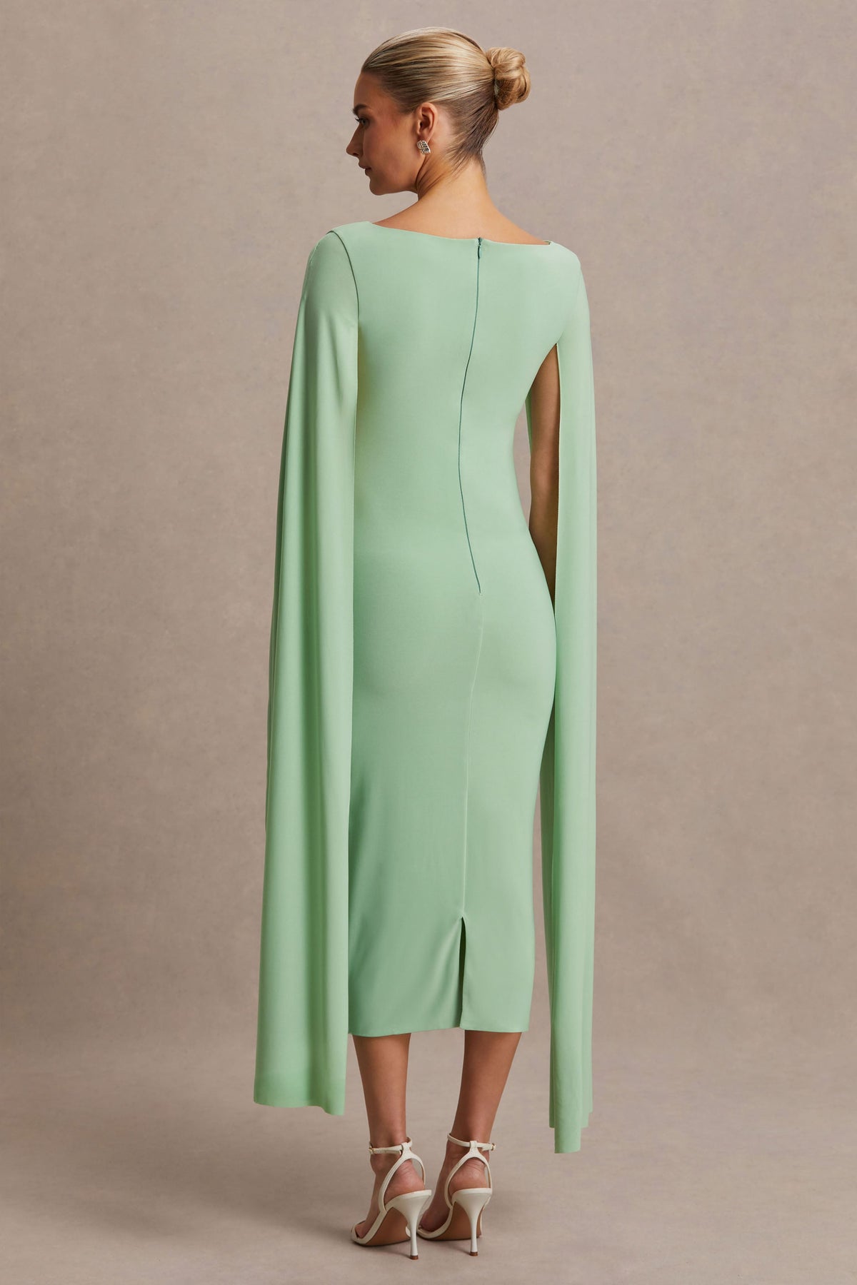 Providence | Vestido Midi premamá en Verde Claro de Cuello Alto con Mangas Capa