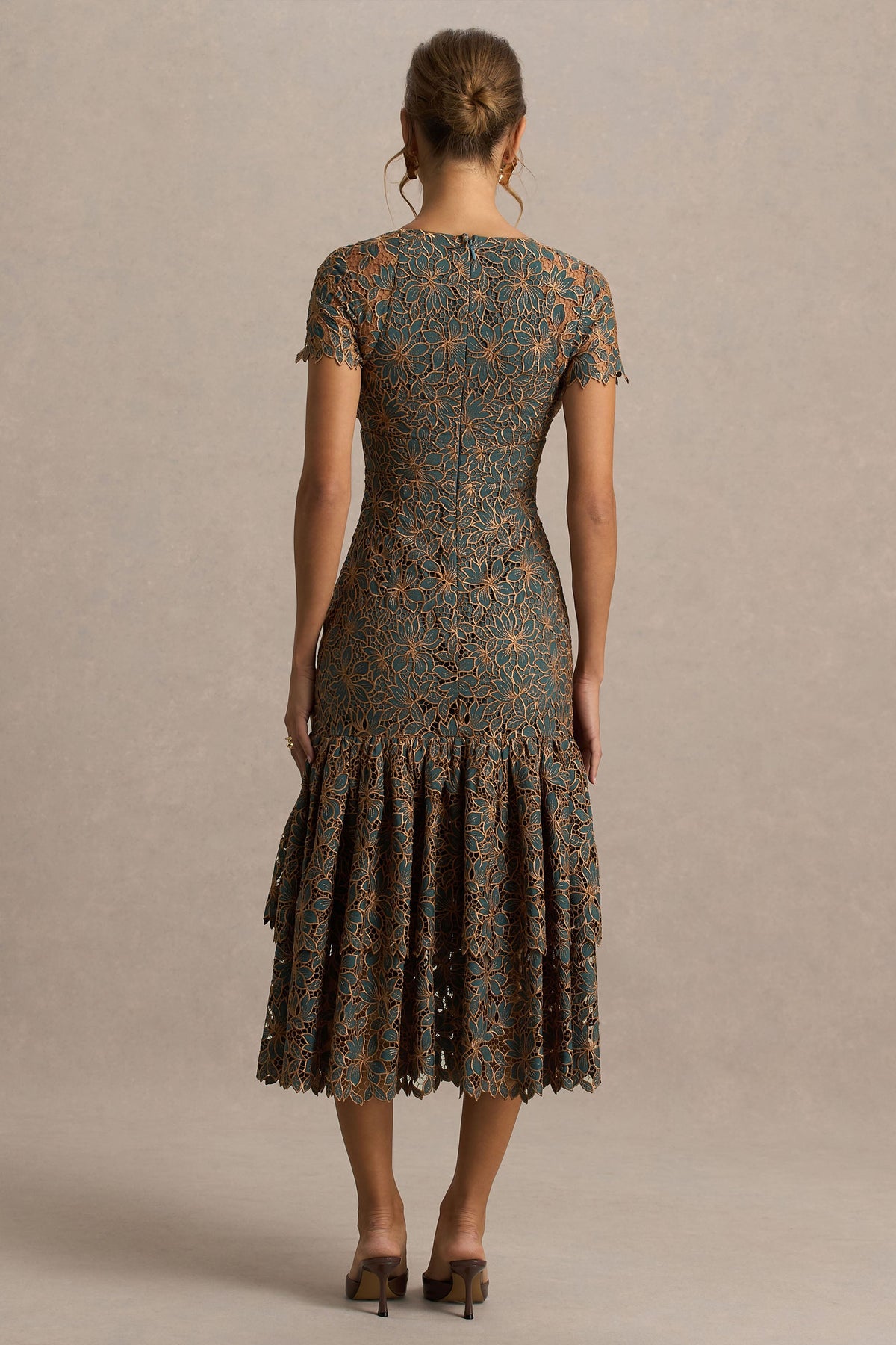 Sabrina | Vestido Midi Bordado en Verde Oscuro y Óxido con Escote Pronunciado