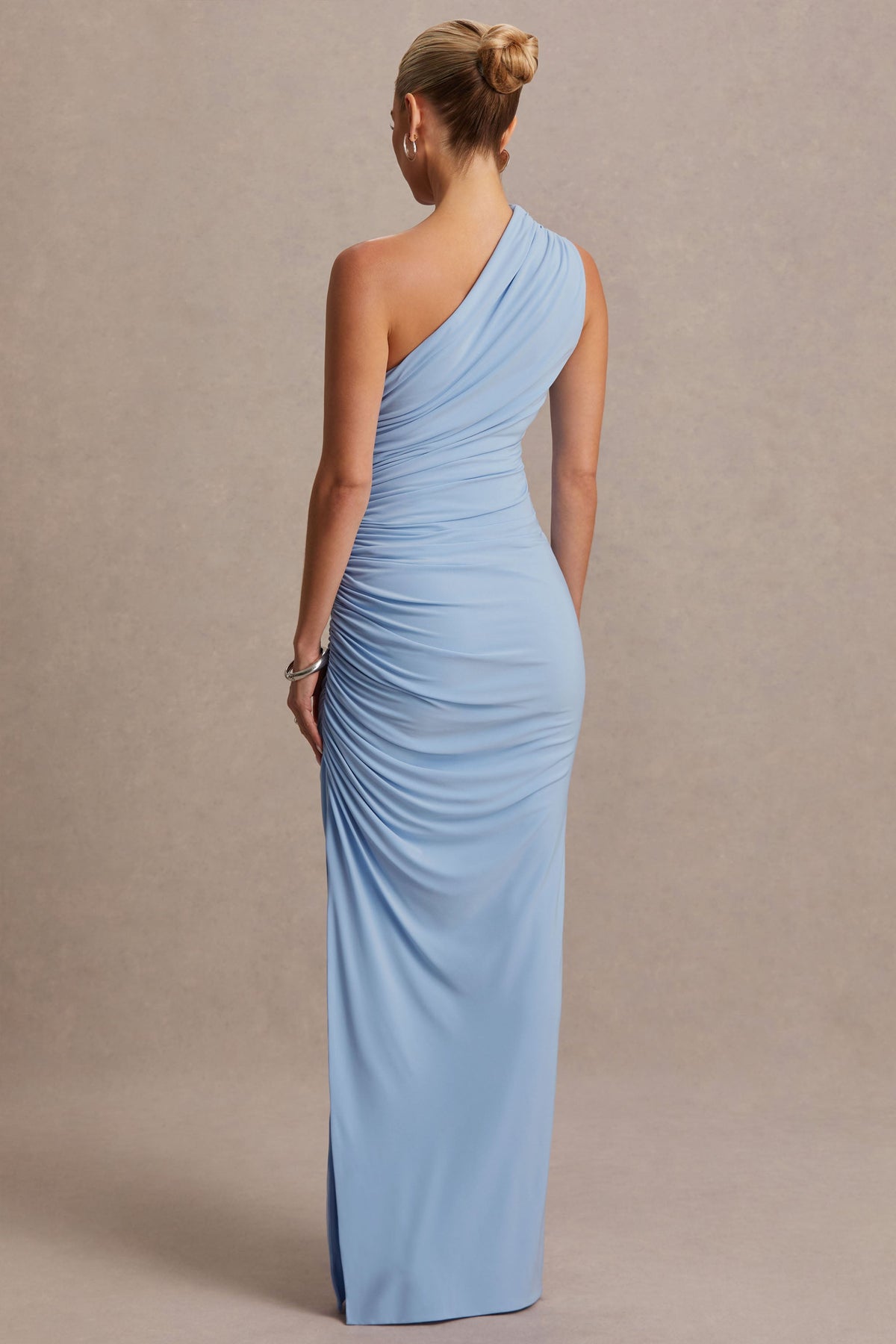 Darcie | Vestido Largo de Maternidad Azul Polvo con Escote Asimétrico