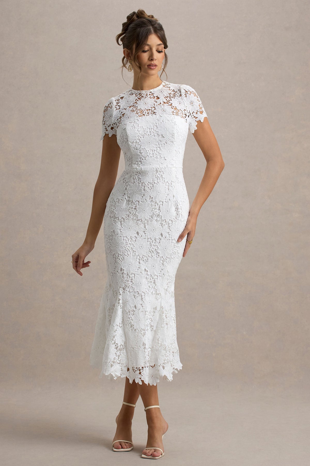 Clarissa | Vestido midi de encaje blanco con mangas cortas