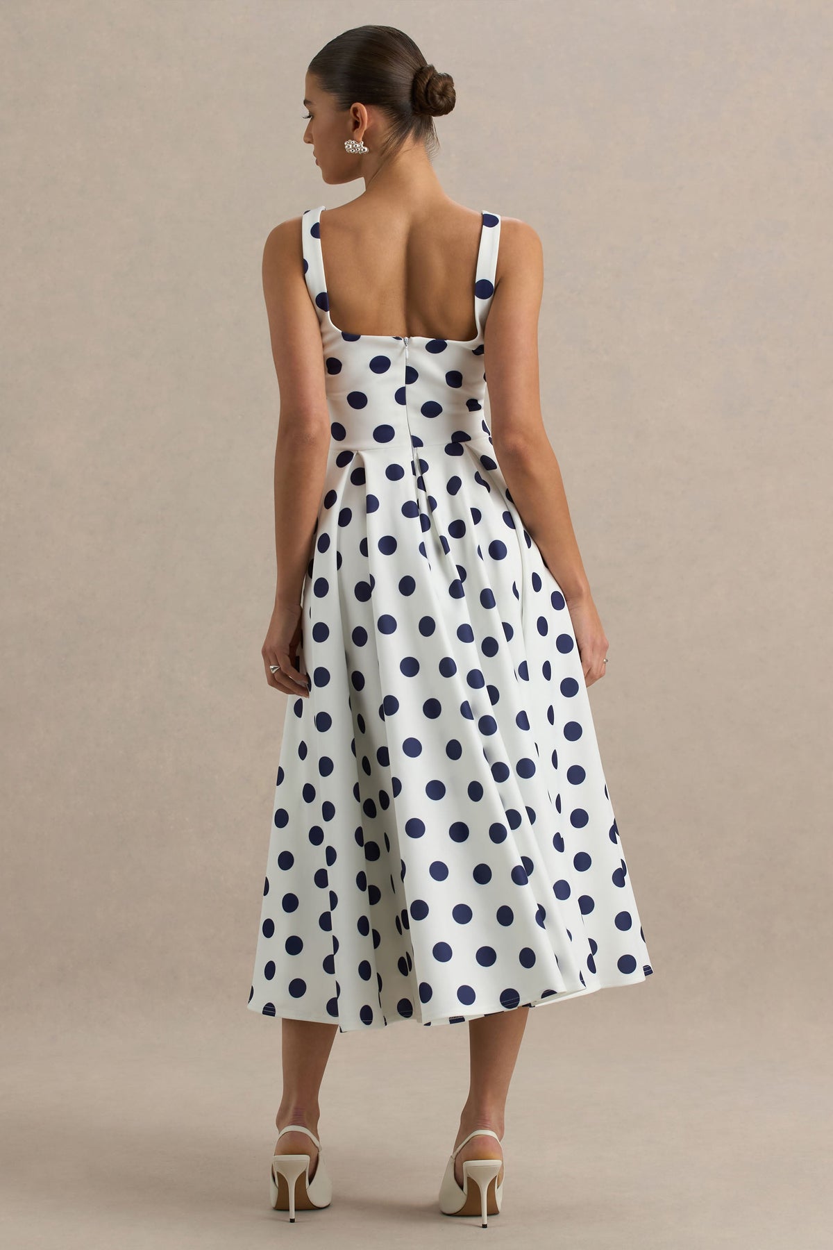 Berta | Vestido midi con escote cuadrado y falda volumen de lunares azul marino