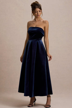 Addina | Vestido largo de terciopelo en azul marino con falda plisada