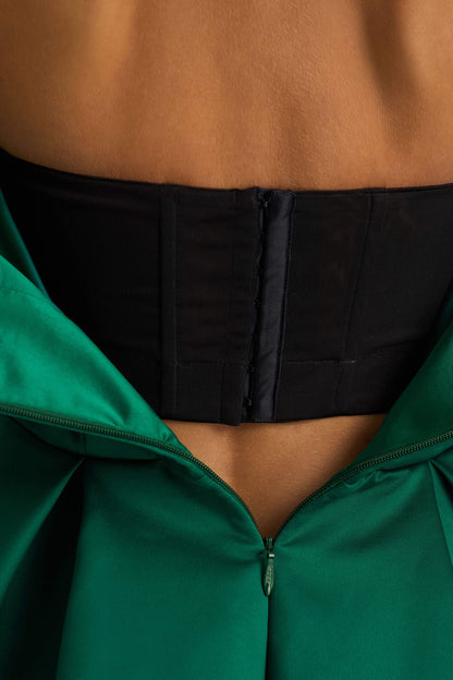 Fleur | Vestido Corto bandeau de satén en verde oscuro