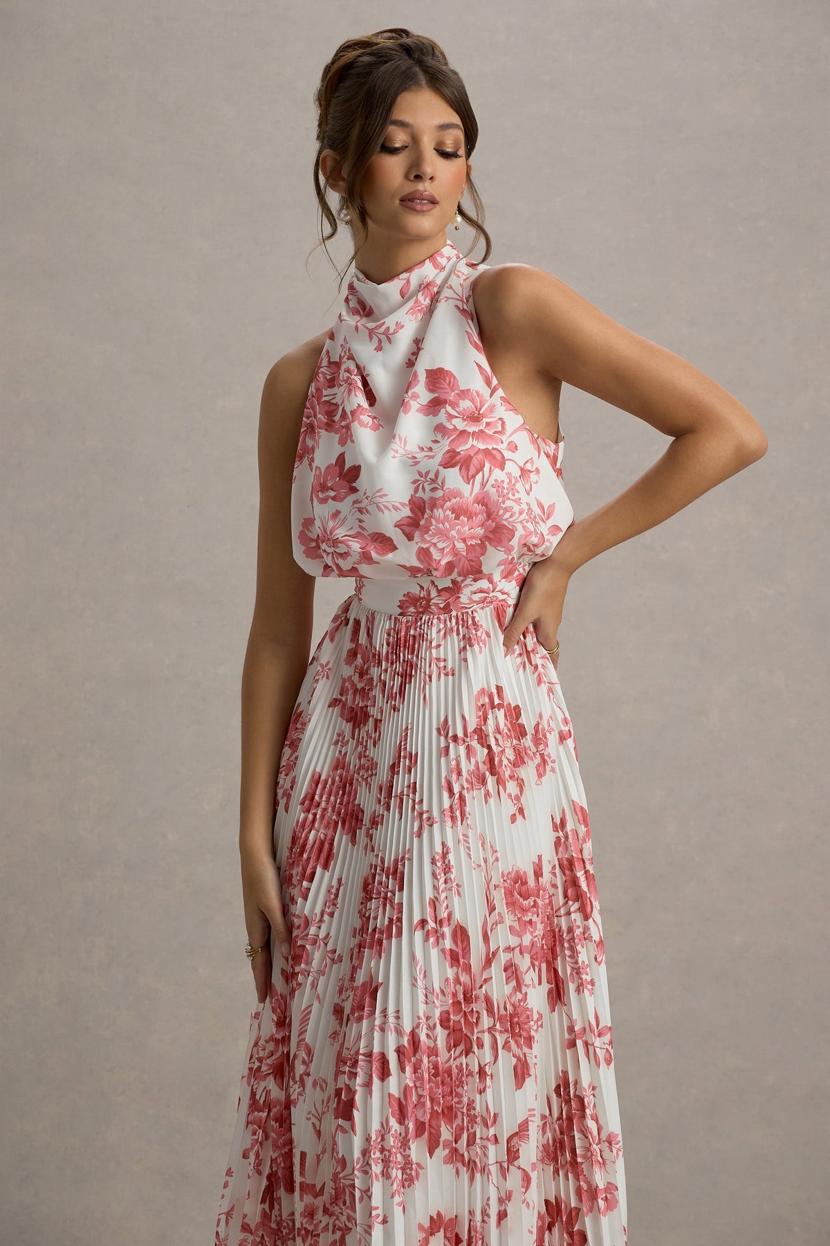 Nila | Vestido midi con estampado floral en colores crema y escote con caída