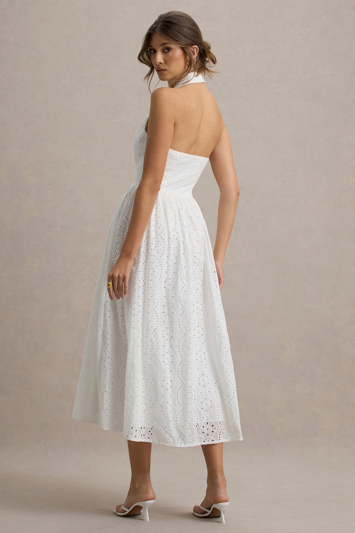 Jezebel | Vestido midi bordado blanco con escote halter