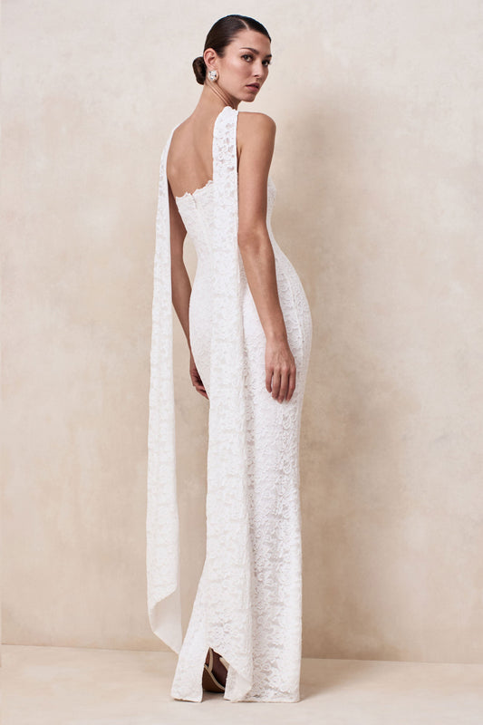 Massima | Vestido Largo Blanco De Encaje Premium Con Escote Bandeau [not translated] Y Detalle Pañuelo